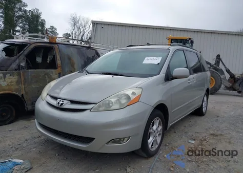 2006 Toyota Sienna Xle z USA, uszkodzony, nr VIN 5TDBA22C56S074383